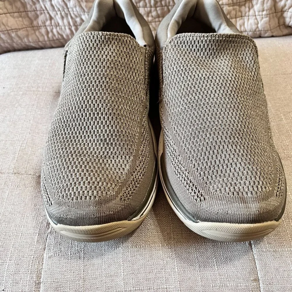 Skechers Mens expected Gomel Beige Round toe Slip on size 12
